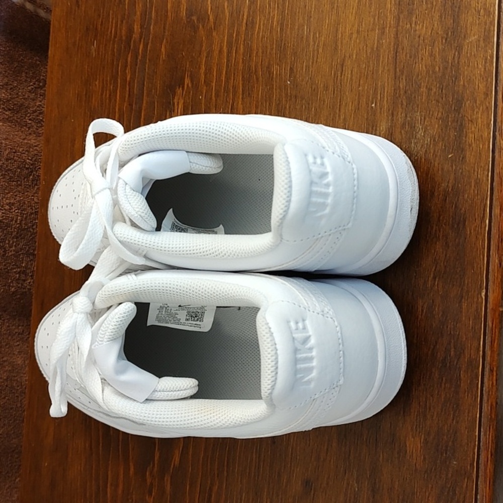 Nike White Lace-Up Sneakers Women's Size 10.5, Like New!!! Worn Once. - Picture 2 of 8